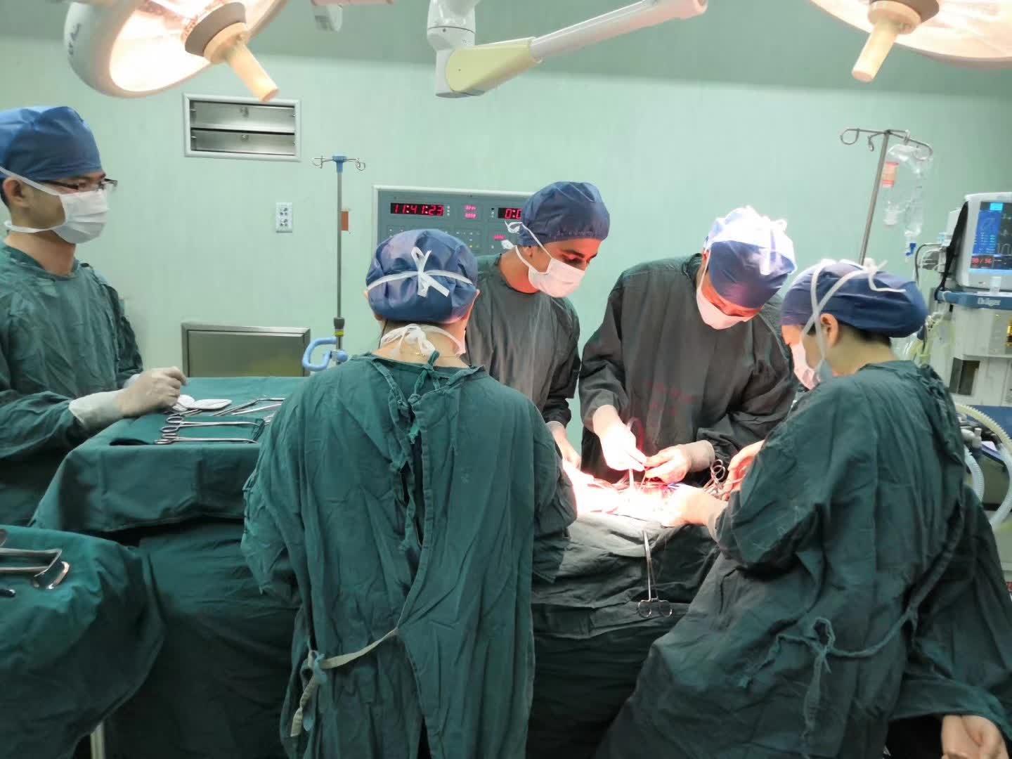 Assisting in surgery